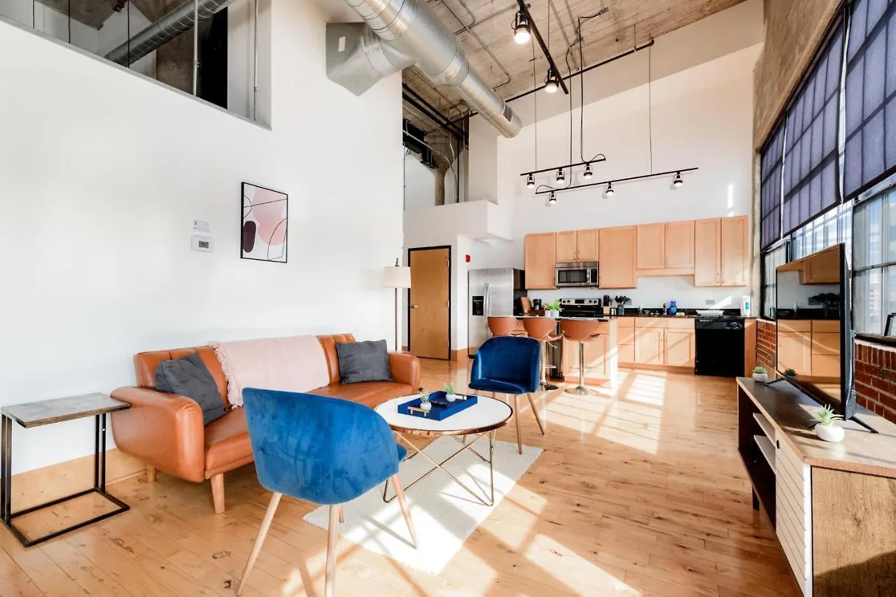 Cozysuites Gorgeous 2Br Penthouse W Skyline View Saint Louis Apartment