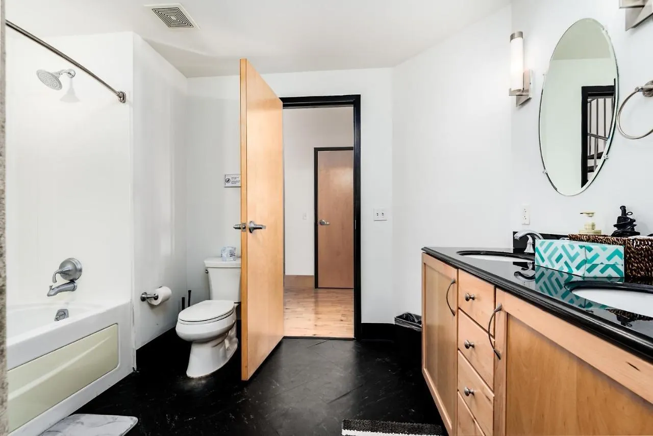 Cozysuites Gorgeous 2Br Penthouse W Skyline View Saint Louis Apartment
