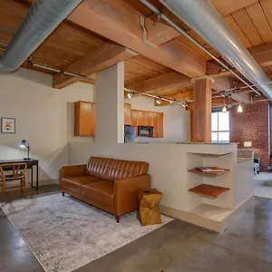 Frontdesk Open 2 Bedroom Apt Near Busch Stadium Saint Louis
